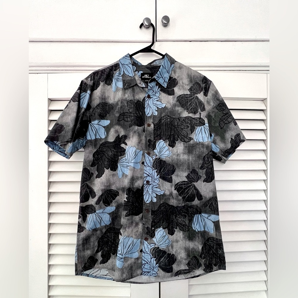 Men’s O’Neill button down dress shirt. Worn once.